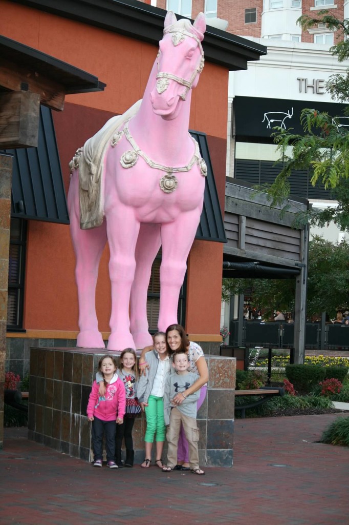 Photo op with the kiddos and my beautiful nieces with the Pink Horse at P.F. Changs #PaintPFChangsPink